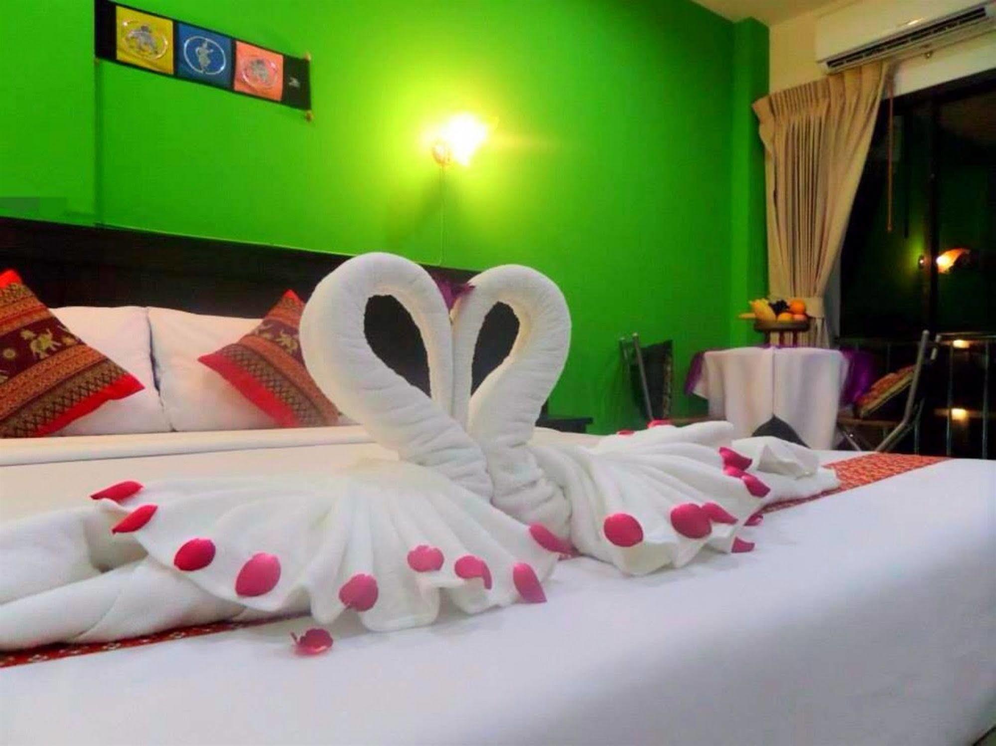 Nhà khách Thana Patong
